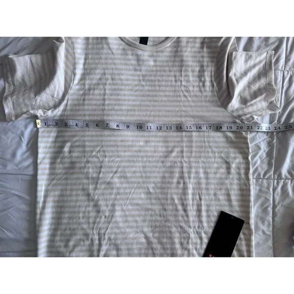 New Lululemon Organic Cotton Classic Fit T-Shirt Size Medium Beige & White - Picture 3 of 7